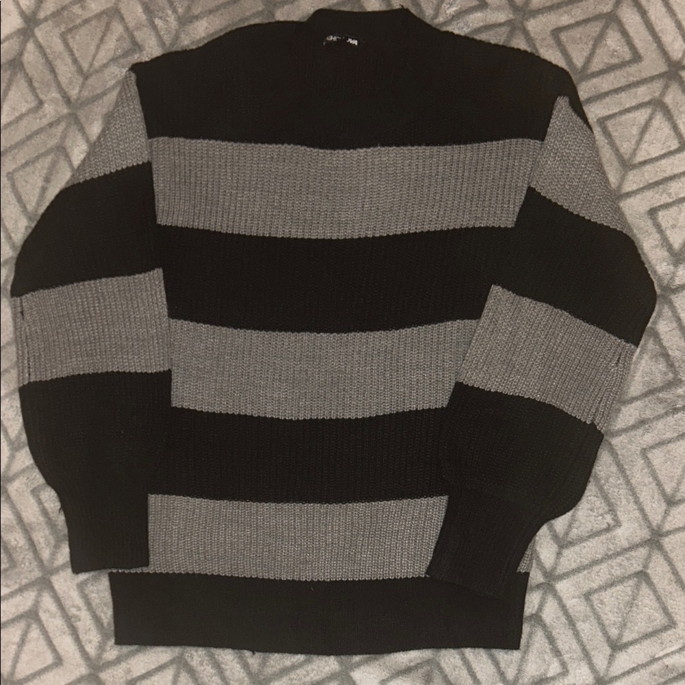 Fashion Nova Sweater Women Size Small Black and Gray Striped Women's Sweater